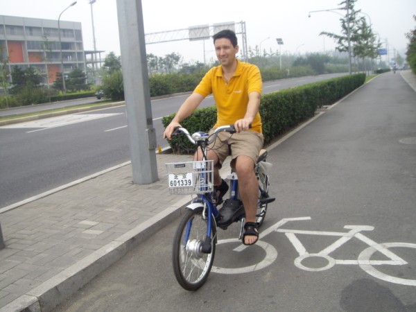 נסיעת-מבחן מנוע-אופניים-חשמליים סין בייג'ין רכב-חשמלי תחבורה-ציבורית