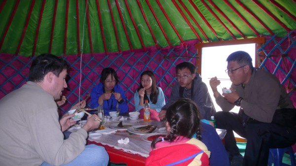 ארוחה במאהל מונגולי